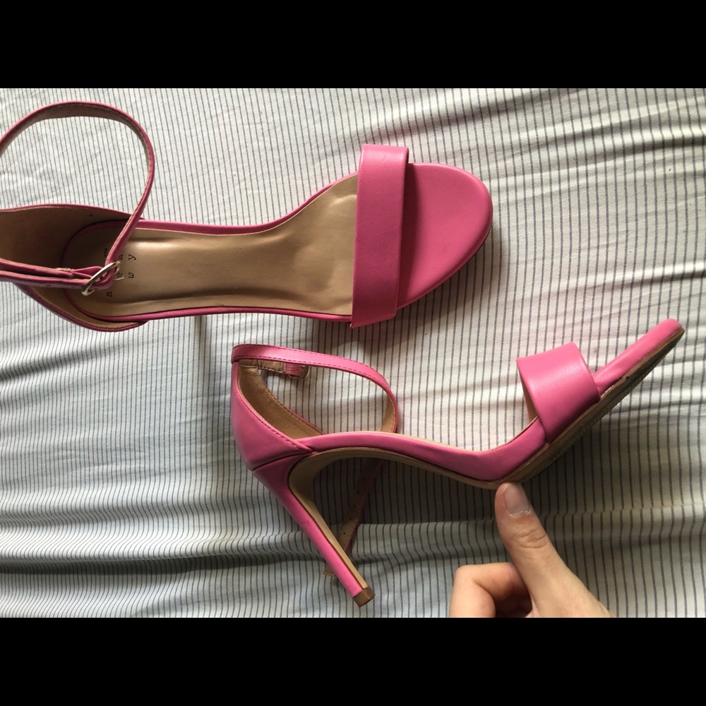 Barely worn pink pumps